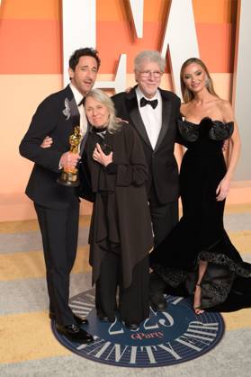 Vanity Fair Oscar Party 2025 - Los Angeles, USA Los Angeles, CA. 02MAR2025: Adrien Brody, Sylvia Plachy, Elliot Brody & Georgina Chapman at the Vanity Fair Oscar Party. Los Angeles CA USA  Copyright: xPaulxSmith Featureflashx