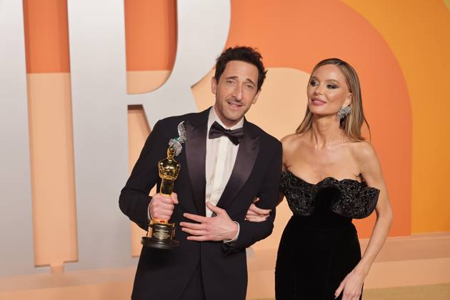 2025 Vanity Fair Oscar Party - Arrivals Adrien Brody and Georgina Chapman attend the 2025 Vanity Fair Oscar Party at Wallis Annenberg Center for the Performing Arts on March 02, 2025 in Beverly Hills, California. Beverly Hills Wallis Annenberg Center for the CA USA Copyright: xCraSH imageSPACEx