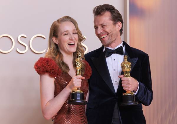 March 2, 2025, Hollywood, California, USA: (L-R) Victoria Warmerdam and Trent, winners of the Best Live Action Short Film award for Ã¢â‚¬oeIÃ¢â‚¬â ¢m Not a RobotÃ¢â‚¬Â, pose in the press room of the 97th Annual Academy Awards on Sunday March 2, 2025 at the Dolby Theater in Hollywood, California. BURT HARRIS BNS PI Hollywood USA - ZUMAp124 20250302_zaa_p124_517 Copyright: xBurtxHarrisx