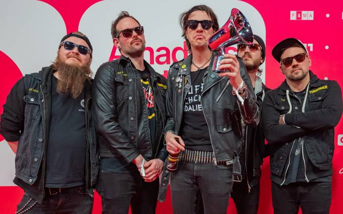 20250307 Red Carpet Verleihung 25. Amadeus Austrian Music Awards WIEN, OESTERREICH - 07. MAERZ: Preistraeger des 25. Amadeus Austria Music Awards 2025 in der Genre-Kategorie -Hard and Heavy- Punk- Rock-Band TURBOBIER nach der Verleihung des 25. Amadeus Austria Music Awards 2025 in der MARX Halle am 07. Maerz 2025 in Wien, Oesterreich. 250307_SEPA_17_019 Copyright: xIsabellexOuvrardx SEPAxMedia