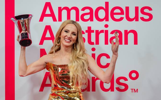 20250307 Red Carpet Verleihung 25. Amadeus Austrian Music Awards WIEN, OESTERREICH - 07. MAERZ: Preistraeger des 25. Amadeus Austria Music Awards 2025 in der Genre-Kategorie -Schlager Volksmusik- Musikerin und Saengerin Melissa Naschenweng nach der Verleihung des 25. Amadeus Austria Music Awards 2025 in der MARX Halle am 07. Maerz 2025 in Wien, Oesterreich. 250307_SEPA_17_022 Copyright: xIsabellexOuvrardx SEPAxMedia