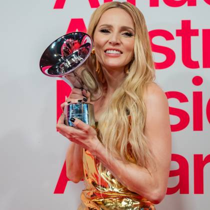 20250307 Red Carpet Verleihung 25. Amadeus Austrian Music Awards WIEN, OESTERREICH - 07. MAERZ: Preistraeger des 25. Amadeus Austria Music Awards 2025 in der Genre-Kategorie -Schlager Volksmusik- Musikerin und Saengerin Melissa Naschenweng nach der Verleihung des 25. Amadeus Austria Music Awards 2025 in der MARX Halle am 07. Maerz 2025 in Wien, Oesterreich. 250307_SEPA_17_023 Copyright: xIsabellexOuvrardx SEPAxMedia