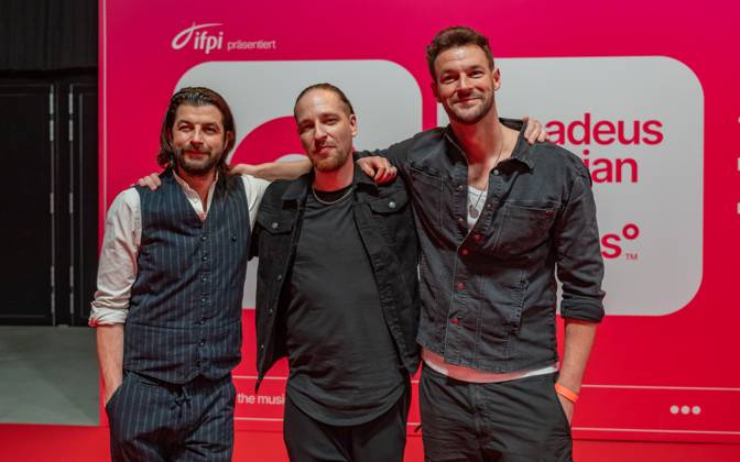20250307 Red Carpet Verleihung 25. Amadeus Austrian Music Awards WIEN, OESTERREICH - 07. MAERZ: Musiker, Schauspieler und Buchautor Otto Jaus , Musiker und Musikproduzent Daniel Fellner und Musiker, Schauspieler und Buchautor Paul Pizzera bei ihrer Ankunft am Redcarpet anlaesslich der Verleihung des 25. Amadeus Austria Music Awards 2025 in der MARX Halle am 07. Maerz 20253 in Wien, Oesterreich. 250307_SEPA_17_033 Copyright: xIsabellexOuvrardx SEPAxMedia