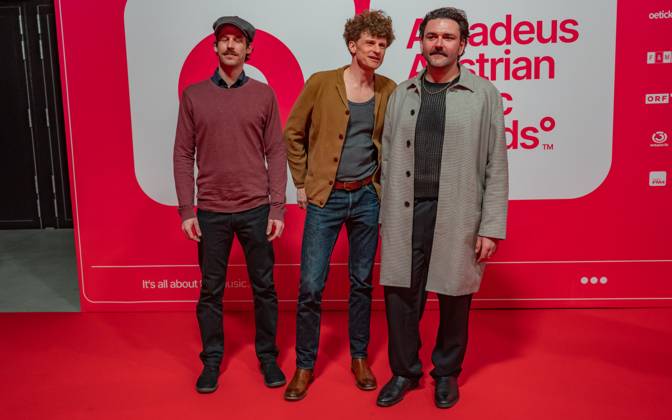 20250307 Red Carpet Verleihung 25. Amadeus Austrian Music Awards WIEN, OESTERREICH - 07. MAERZ: Mundart-Musikgruppe Granada bei ihrer Ankunft am Redcarpet anlaesslich der Verleihung des 25. Amadeus Austria Music Awards 2025 in der MARX Halle am 07. Maerz 20253 in Wien, Oesterreich. 250307_SEPA_17_061 Copyright: xIsabellexOuvrardx SEPAxMedia