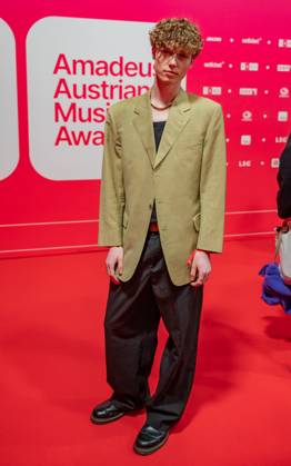 20250307 Red Carpet Verleihung 25. Amadeus Austrian Music Awards WIEN, OESTERREICH - 07. MAERZ: Musiker und Songwriter Jacob Mayer alias Jacob Elias bei seiner Ankunft am Redcarpet anlaesslich der Verleihung des 25. Amadeus Austria Music Awards 2025 in der MARX Halle am 07. Maerz 20253 in Wien, Oesterreich. 250307_SEPA_17_064 Copyright: xIsabellexOuvrardx SEPAxMedia