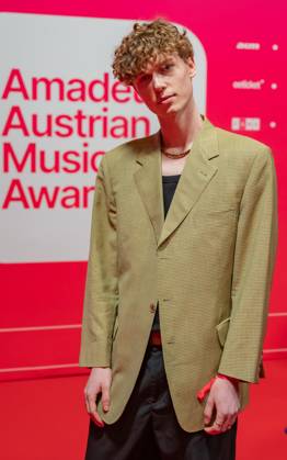 20250307 Red Carpet Verleihung 25. Amadeus Austrian Music Awards WIEN, OESTERREICH - 07. MAERZ: Musiker und Songwriter Jacob Mayer alias Jacob Elias bei seiner Ankunft am Redcarpet anlaesslich der Verleihung des 25. Amadeus Austria Music Awards 2025 in der MARX Halle am 07. Maerz 20253 in Wien, Oesterreich. 250307_SEPA_17_065 Copyright: xIsabellexOuvrardx SEPAxMedia