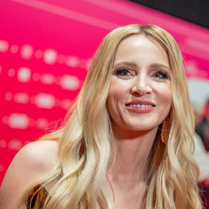 20250307 Red Carpet Verleihung 25. Amadeus Austrian Music Awards WIEN, OESTERREICH - 07. MAERZ: Nominierte fuer die 25. Amadeus Austria Music Award 2025 in der Genre-Kategorie -Schlager Volksmusik- Musikerin Melissa Naschenweng bei ihrer Ankunft am Redcarpet anlaesslich der Verleihung des 25. Amadeus Austria Music Awards 2025 in der MARX Halle am 07. Maerz 20253 in Wien, Oesterreich. 250307_SEPA_17_098 Copyright: xIsabellexOuvrardx SEPAxMedia