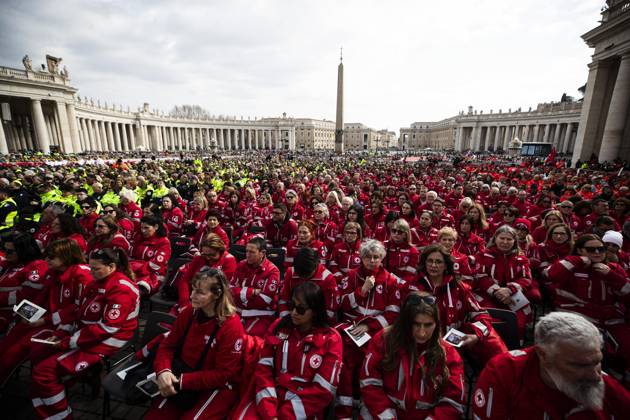 Bilder des Jahres 2025, News 03 März News Themen der Woche KW10 News Bilder des Tages March 9, 2025, Vatican City, ITALY: Volunteers attend the Holy Mass for the Jubilee of the World of Volunteering presided over by Cardinal Michael Czerny, Prefect of the Dicastery for Promoting Integral Human Development , duringpresides, in Saint Peter s Square, in Vatican City, 09 March 2025. ANSA ANGELO CARCONI Vatican City ITALY  - ZUMAa110 20250309_zaf_a110_041 Copyright: xAngeloxCarconix