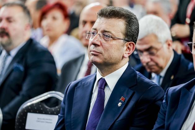 Turkey CHP Rally Ekrem Ä°mamoglu Istanbul Mayor Ekrem Imamoglu listens during a rally in Izmir, Turkey, on March 8, 2025. The event is part of his campaign efforts ahead of the CHP primary election on March 23. Izmir Izmir Province Turkey Copyright: xBerkcanxZenginx