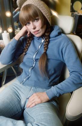 MARY HARTMAN, MARY HARTMAN, Louise Lasser, (in the makeup room), (1976), 1976-1977. ph: John G. Zimmerman Archive courtesy Everett Collection **HIGHER RATES APPLY**TSDMAHA ZJ006 PUBLICATIONXNOTxINxCANxCHNxFRAxITAxJPNxNORxPOLxRUSxESPxUKxUSA Copyright: xx TSDMAHA ZJ006 TSDMAHA_ZJ006_H