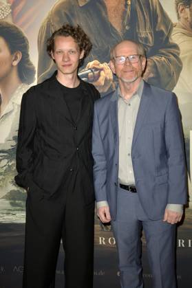 Felix Kammerer and Ron Howard at the special screening of the movie Eden in the Astor Film Lounge Berlin, 20 03 2025 Foto:xM.xBehrensx xFuturexImagex eden_5372