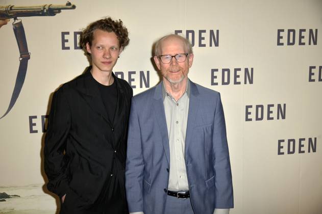 Felix Kammerer and Ron Howard at the special screening of the movie Eden in the Astor Film Lounge Berlin, 20 03 2025 Foto:xM.xBehrensx xFuturexImagex eden_5374