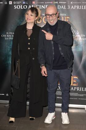 Maurizio Battista with partner Alessandra Moretti at the premiere of the feature film Tu quoque in Space Cinema Moderno Rome, 31 03 2025 Foto:xA.xM.xTinghinox xFuturexImagex quoque_5312