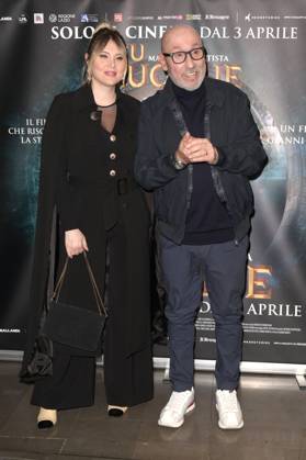 Maurizio Battista with partner Alessandra Moretti at the premiere of the feature film Tu quoque in Space Cinema Moderno Rome, 31 03 2025 Foto:xA.xM.xTinghinox xFuturexImagex quoque_5314