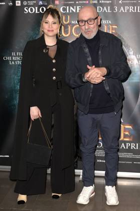 Maurizio Battista with partner Alessandra Moretti at the premiere of the feature film Tu quoque in Space Cinema Moderno Rome, 31 03 2025 Foto:xA.xM.xTinghinox xFuturexImagex quoque_5316