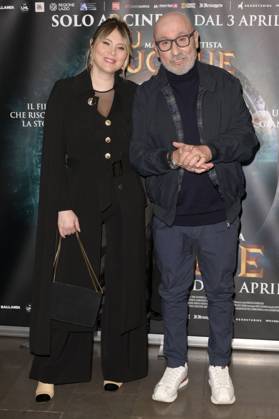Maurizio Battista with partner Alessandra Moretti at the premiere of the feature film Tu quoque in Space Cinema Moderno Rome, 31 03 2025 Foto:xA.xM.xTinghinox xFuturexImagex quoque_5317