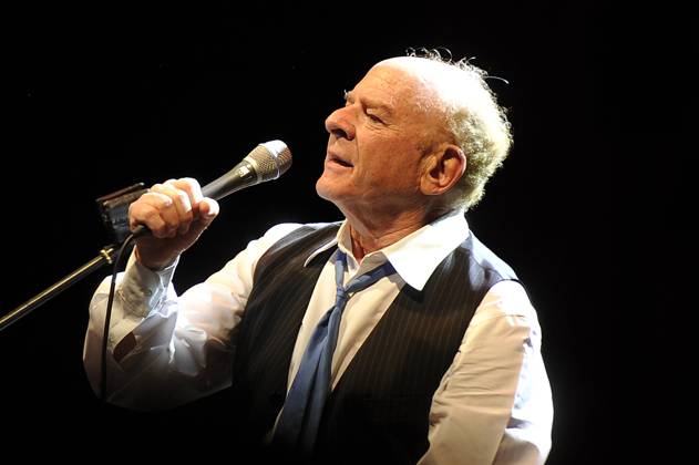 Art Garfunkel performing at Glastonbury Festival SHEPTON MALLET, ENGLAND - JUNE 25: Art Garfunkel performing on The Acoustic Stage at Glastonbury Festival, Worthy Farm, Pilton, on June 25, 2016 in Shepton Mallet, England. CAP MAR MAR Great Britain Copyright: xMartinxHarris CapitalxPicturesx