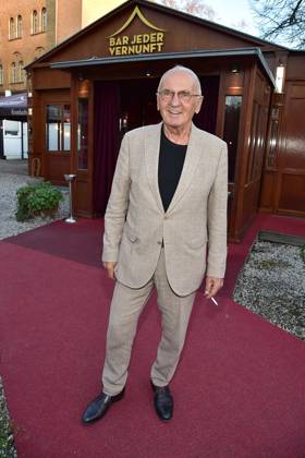 remiere of Ursli Pfister Peggy March, Mrs. Huggenberger and me Premiere Ursli Pfister, Peggy March, Mrs. Huggenberger and me Holger Klotzbach, Owner, TIPI, Bar jeder Vernunft Arrival at the premiere of Ursli Pfister Peggy March, Mrs. Huggenberger and me Arrival at the Bar jeder Vernunft in Berlin, on 02 04 2025 Photopress Mueller