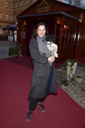 remiere of Ursli Pfister Peggy March, Mrs. Huggenberger and me Premiere Ursli Pfister, Peggy March, Mrs. Huggenberger and me Merek Becker with dog Tai Arrival at the premiere of Ursli Pfister Peggy March, Mrs. Huggenberger and me Arrival at the Bar jeder Vernunft in Berlin, on 02 04 2025 Photopress Mueller