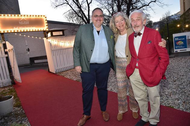 Ursli Pfister Peggy March, Mrs. Huggenberger and I Premiere Ursli Pfister Peggy March, Mrs. Huggenberger and I Premiere Ursli Pfister Peggy March, Mrs. Huggenberger and I Premiere Ursli Pfister, Peggy March, Mrs. Huggenberger and I Peter Raue With wife Andrea Gräfin Bernstorff and son Adrian Raue A Photopress Mueller