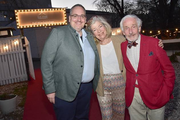 Ursli Pfister Peggy March, Mrs. Huggenberger and I Premiere Ursli Pfister Peggy March, Mrs. Huggenberger and I Premiere Ursli Pfister Peggy March, Mrs. Huggenberger and I Premiere Ursli Pfister, Peggy March, Mrs. Huggenberger and I Peter Raue With wife Andrea Gräfin Bernstorff and son Adrian Raue Photopress Mueller
