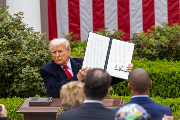 (250402) -- WASHINGTON, April 2, 2025 -- U.S. President Donald Trump shows an executive order on reciprocal tariffs at the Rose Garden of the White House in Washington, D.C., the United States, on April 2, 2025. Amid widespread opposition, U.S. President Donald Trump on Wednesday signed an executive order on the so-called reciprocal tariffs, imposing a 10-percent minimum baseline tariff and higher rates on certain trading partners. ) U.S.-WASHINGTON, D.C.-TRUMP- RECIPROCAL TARIFFS -EXECUTIVE ORDER-SIGNING HuxYousong