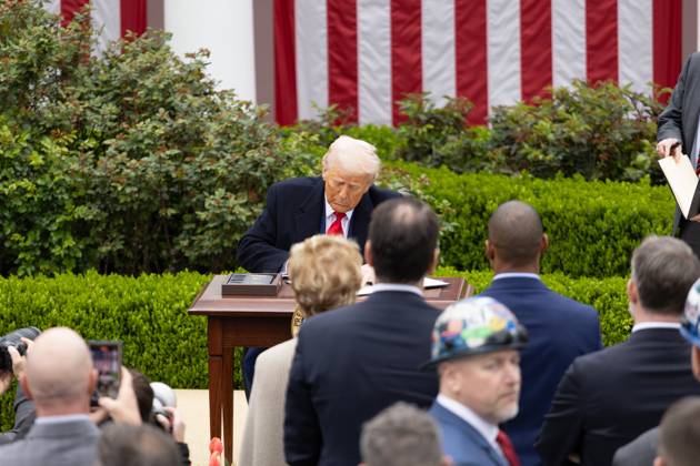 (250402) -- WASHINGTON, April 2, 2025 -- U.S. President Donald Trump signs an executive order on reciprocal tariffs at the Rose Garden of the White House in Washington, D.C., the United States, on April 2, 2025. Amid widespread opposition, U.S. President Donald Trump on Wednesday signed an executive order on the so-called reciprocal tariffs, imposing a 10-percent minimum baseline tariff and higher rates on certain trading partners. ) U.S.-WASHINGTON, D.C.-TRUMP- RECIPROCAL TARIFFS -EXECUTIVE ORDER-SIGNING HuxYousong