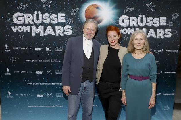 Michael Wittenborn, Sarah Winkenstette, Heidi Kriegeskotte actor director guest on the red carpet at the movie premiere Gruesse vom Mars at Zeise Kinos on April 02, 2025 in Hamburg Hamburg Germany