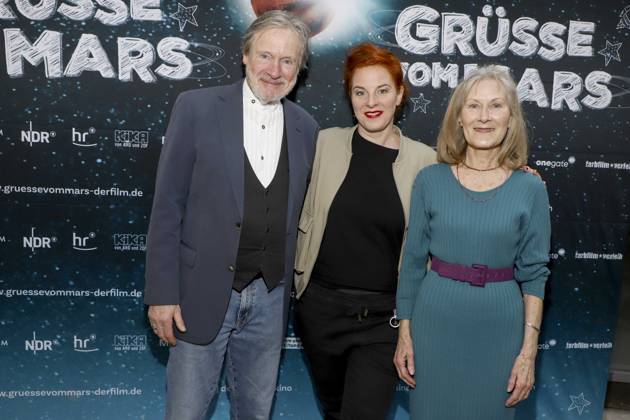 Michael Wittenborn, Sarah Winkenstette, Heidi Kriegeskotte actor director guest on the red carpet at the movie premiere Gruesse vom Mars at Zeise Kinos on April 02, 2025 in Hamburg Hamburg Germany