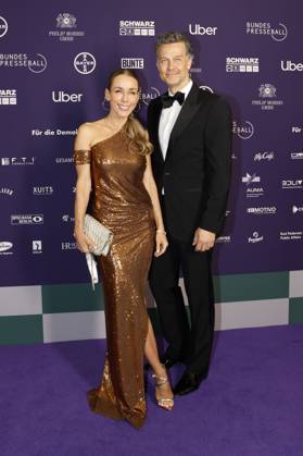 Annemarie Carpendale with husband Wayne Carpendale at the 72 Federal Press Ball 2025 at the Hotel Adlon Kempinski Berlin, 04 04 2025 Foto:xJ.xMWx xFuturexImagex bundespresseball_5423