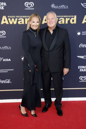 Franziska van Almsick with partner Jürgen B Harder at the presentation of the 25 Radio Regenbogen Award 2025 in the Europa Park Arena Rust, 04 04 2025 Foto:xS.xGabschx xFuturexImagex regenbogen_5408