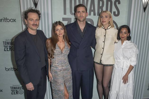 BritBox s Agatha Christie s towards Zero New York premiere in New York, USA - 09 Apr 2025 (L-R) Matthew Rhys, Mimi Keene, Oliver Jackson-Cohen, Ella Lily Hyland and Anjana Vasan attend Agatha Christie s Towards Zero New York premiere at Metrograph. New York United States Copyright: xRonxAdarx xSOPAxImagesx _radar_britbox_20250409_00206