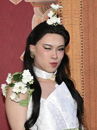 April 14, 2025, Los Angeles, California, USA: Miss Shu Mai attends The Wedding Banquet Los Angeles Premiere. Los Angeles USA - ZUMAb173 20250414_aap_b173_028 Copyright: xBillyxBennightx
