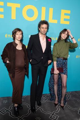 Etoile Prime Video serie Premiere Lou de Laage, Luke Kirby, Charlotte Gainsbourg attend Etoile Prime Video serie Premiere at Galerie Bourbon on April 23, 2025 in Paris, France. Photo by Nasser Berzane ABACAPRESS.COM Paris France  Copyright: xBerzanexNasser ABACAx