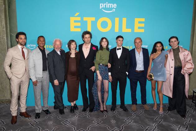 Etoile Prime Video serie Premiere David Alvarez, Yanic Truesdale, Simon Callow, Lou de Laage, Luke Kirby, Charlotte Gainsbourg, Gideon Glick, David Haig, Tais Vinolo, Ivan du Pontavice attend Etoile Prime Video serie Premiere at Galerie Bourbon on April 23, 2025 in Paris, France. Photo by Nasser Berzane ABACAPRESS.COM Paris France  Copyright: xBerzanexNasser ABACAx