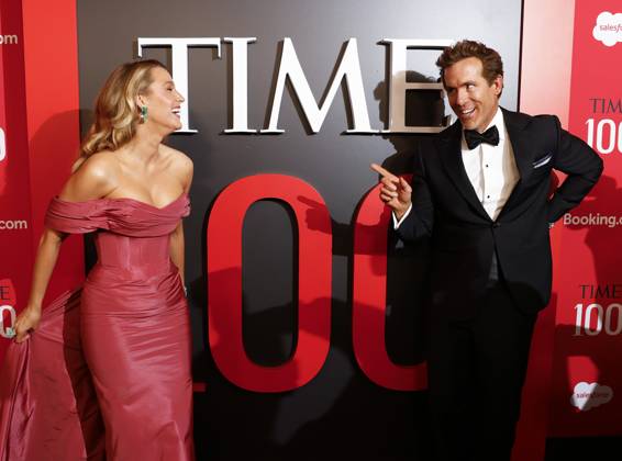 Bilder des Jahres 2025, Entertainment 04 April Entertainment Themen der Woche KW17 Entertainment Bilder des Tages Actress Blake Lively and Ryan Reynolds arrive on the red carpet at the 2025 TIME100 Gala Jazz at Lincoln Center in New York City on Thursday, April 24, 2025.  NYP20250424352 JOHNxANGELILLO