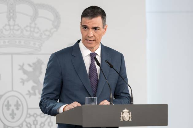 Sánchez appears after the meeting of the National Security Council and the Council of Ministers The President of the Government, Pedro Sánchez, appears before the media, at the Moncloa Palace, on April 29, 2025, in Madrid Spain Both the meeting of the National Security Council and the Council of Ministers have exclusively addressed the situation created by the massive blackout that affected the Iberian Peninsula this Monday For this reason, a new meeting of the Council of Ministers will be held, Tomorrow, Wednesday, April 30, to deal with the ordinary matters initially foreseen, such as the approval of the reduction of the working day to 37.5 hours per week to begin its parliamentary procedure 29 APRIL 2025 Diego Radamé Madrid Madrid Spain  Copyright: xDiegoxRadamÃ sx 6684685
