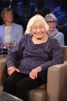 95-year-old Irene Butter, contemporary witness and Holocaust survivor, as a guest on the NDR Talk Show, photo session on 30 4 2025 before the program on 2 5 2025 in the 3 program of NDR television, Hamburg Lokstedt television studio