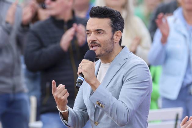 Giovanni Zarella stands on the stage, Saisoneroeffnung, ZDF Fernsehgarten, ZDF Sendezentrum on May 04, 2025 in Mainz, Germany Photo by Marco Steinbrenner DeFodi Images Giovanni Zarella stands on the stage, Saisoneroeffnung, ZDF Fernsehgarten, ZDF Sendezentrum, May 4, 2025 in Mainz, Germany Photo by Marco Steinbrenner DeFodi Images