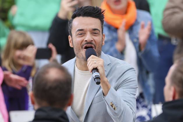 Giovanni Zarella stands on the stage, Saisoneroeffnung, ZDF Fernsehgarten, ZDF Sendezentrum on May 04, 2025 in Mainz, Germany Photo by Marco Steinbrenner DeFodi Images Giovanni Zarella stands on the stage, Saisoneroeffnung, ZDF Fernsehgarten, ZDF Sendezentrum, May 4, 2025 in Mainz, Germany Photo by Marco Steinbrenner DeFodi Images