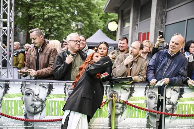 Keeks letztes Ding Bang Boom Bang star Oliver Korittke comes to Essens Lichtburg with short film world premiere FOR EDITORIAL PURPOSES ONLY EDITORIAL USE ONLY p Musician and actress Nura stands in front of the Lichtburg in Essen Germany NRW Essen on Sunday, May 04, 2025 at the Keeks letztes Ding short film world premiere Copyright VladimirxWegener Copyright: VladimirxWegener doc80ht0q9bd9unfedleu0 ,EDITORIAL USE ONLY Copyright: VladimirxWegener
