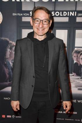 Boris Aljinovic Actor as guest on the red carpet at the movie premiere Die Vorkosterinnen at Kino Babylon on 05 May 2025 in Berlin Berlin Germany
