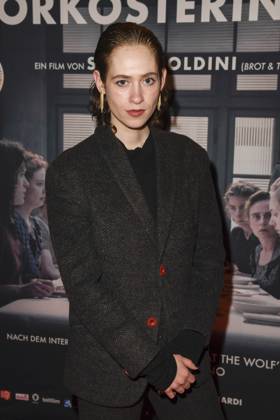 Lia von Blarer German Swiss theater and film actress as a guest on the red carpet at the cinema film premiere Die Vorkosterinnen at Kino Babylon on 05 05 2025 in Berlin Berlin Germany