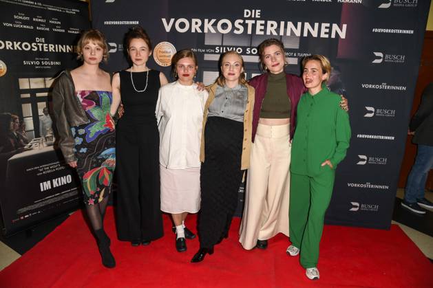 Berit Vander, Kriemhild Hamann, Emma Falck, Elisa Schlott, Thea Rasche and Olga Von Luckwald actresses as guests on the red carpet at the cinema film premiere Die Vorkosterinnen at Kino Babylon on 05 05 2025 in Berlin Berlin Germany