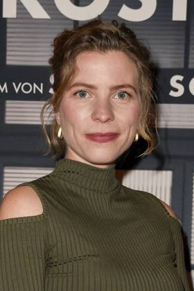 Thea Rasche as a guest on the red carpet at the cinema film premiere Die Vorkosterinnen at Kino Babylon on 05 05 2025 in Berlin Berlin Germany