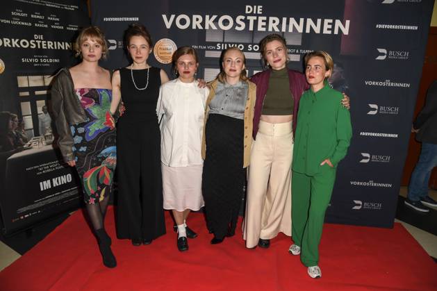 Berit Vander, Kriemhild Hamann, Emma Falck, Elisa Schlott, Thea Rasche and Olga Von Luckwald actresses as guests on the red carpet at the cinema film premiere Die Vorkosterinnen at Kino Babylon on 05 05 2025 in Berlin Berlin Germany