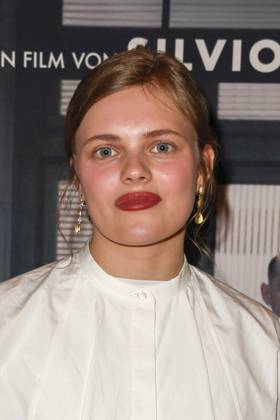 Emma Falck as a guest on the red carpet at the movie premiere Die Vorkosterinnen at Kino Babylon on 05 05 2025 in Berlin Berlin Germany