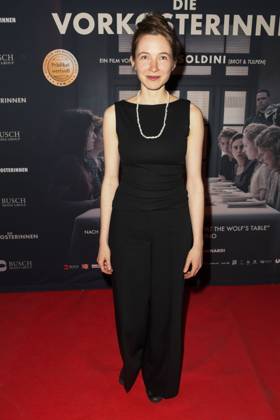 Kriemhild Hamann as a guest on the red carpet at the movie premiere Die Vorkosterinnen at Babylon cinema on 05 05 2025 in Berlin Berlin Germany