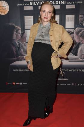 Elisa Schlott pregnant as a guest on the red carpet at the cinema film premiere Die Vorkosterinnen at Kino Babylon on 05 05 2025 in Berlin Berlin Germany