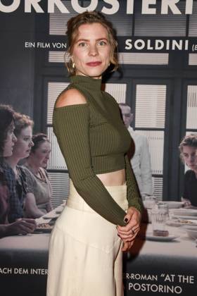Thea Rasche as a guest on the red carpet at the cinema film premiere Die Vorkosterinnen at Kino Babylon on 05 05 2025 in Berlin Berlin Germany